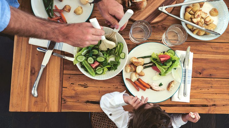 Các nguyên tắc cần biết trong ăn uống giúp người lớn tuổi khỏe mạnh hơn