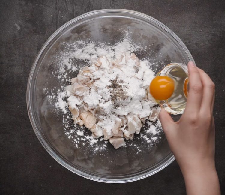 Cách làm món sụn ​​gà rang muối nhấm nháp trong những ngày mưa gió