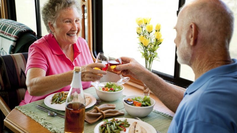 Chế độ dinh dưỡng giúp người cao tuổi tăng sức đề kháng trong mùa dịch