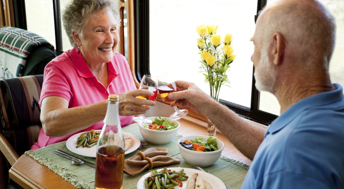 Chế độ dinh dưỡng giúp người cao tuổi tăng sức đề kháng trong mùa dịch