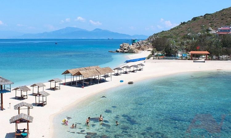 Đảo Yến – Nơi được mệnh danh là bãi tắm đôi đẹp nhất thành phố biển Nha Trang