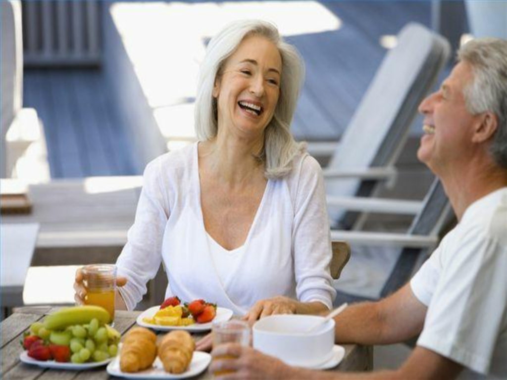 Tầm quan trọng của chế độ dinh dưỡng tới sức khỏe của người cao tuổi