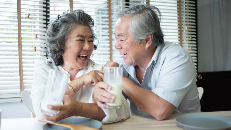Vai trò của việc bổ sung dinh dưỡng và thuốc cho người lớn tuổi
