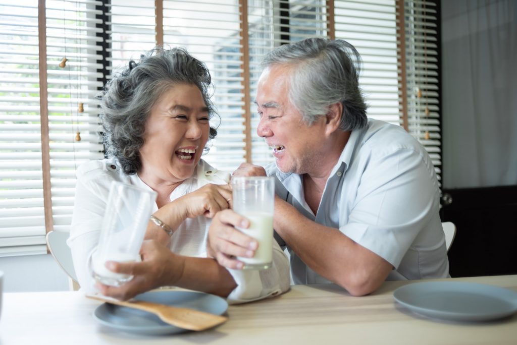 Vai trò của việc bổ sung dinh dưỡng và thuốc cho người lớn tuổi